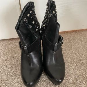 BCBGMAXAZRIA ankle boots size 7